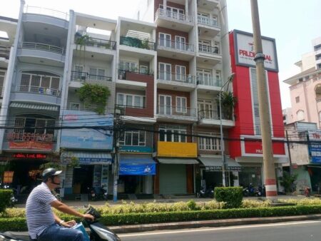 Nhà cho thuê mặt tiền Lạc Long Quân Quận 11